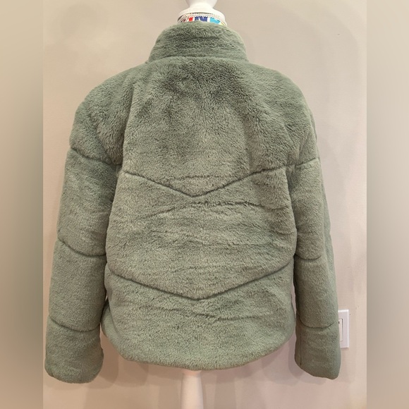 U2B light green faux fur zippered coat in excellent condition. - Picture 2 of 4